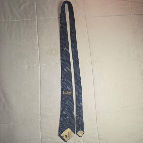 Vintage Paco Rabanne – 100% Silk – Made in Canada - Picture 3 of 6